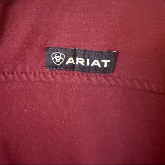 Ariat Women's Maroon collared Quarter-Zip Sweatshirt. Size Medium - Picture 3 of 8